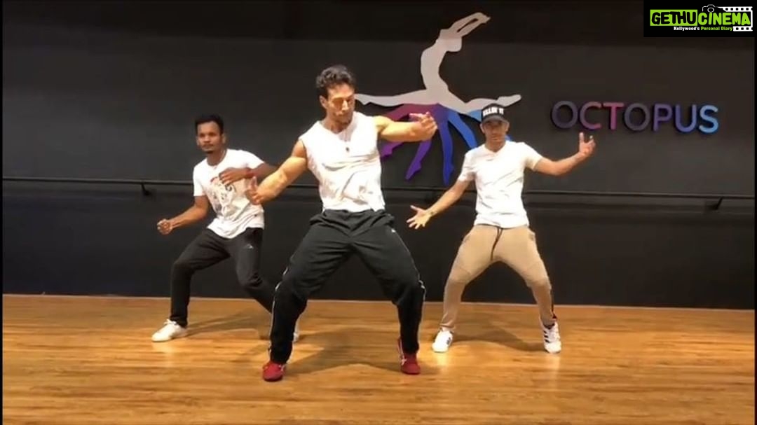 Tiger Shroff Instagram - Fooling around in the middle of #soty2 song rehearsals...choreo by this beast! @piyush_bhagat @swainvikram