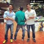 Tiger Shroff Instagram - Welcome to Instagram @s1danand! this ones going to be one to remember guys! Promise ❤⚡️ #Repost @itssiddharthanand- Looking ahead. Behind no more! And it begins!! #HrithikvsTiger #dyingtoshoot what say @hrithikroshan @tigerjackieshroff @yrf