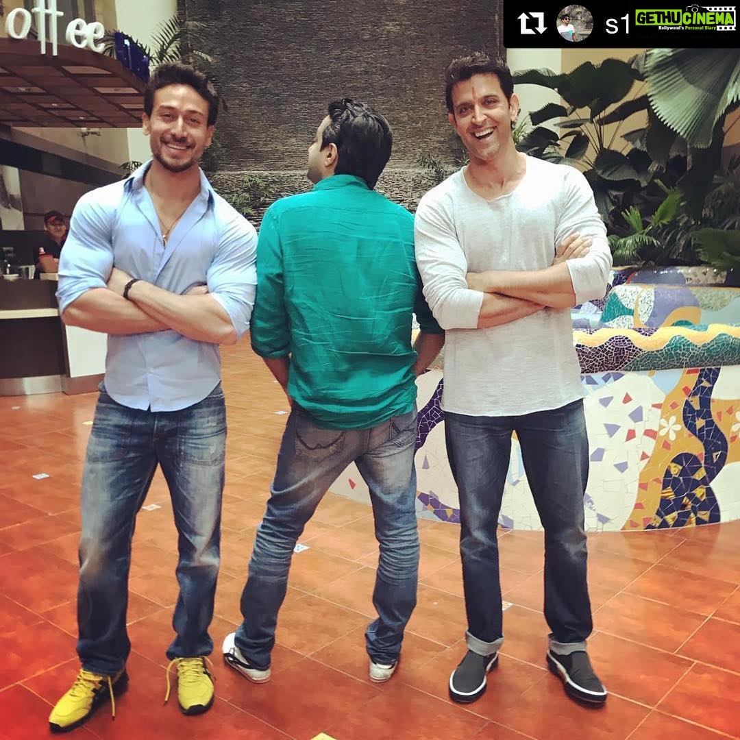 Tiger Shroff Instagram - Welcome to Instagram @s1danand! this ones going to be one to remember guys! Promise ❤⚡️ #Repost @itssiddharthanand- Looking ahead. Behind no more! And it begins!! #HrithikvsTiger #dyingtoshoot what say @hrithikroshan @tigerjackieshroff @yrf