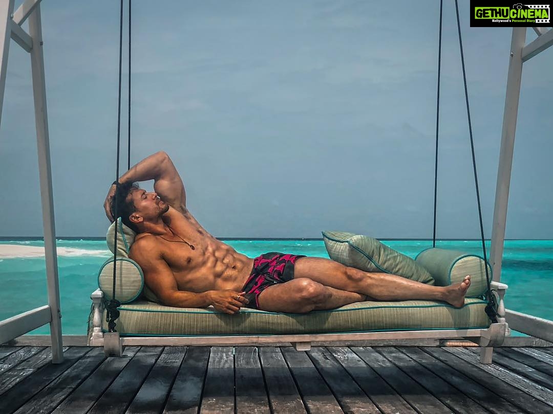 Tiger Shroff Instagram - No that’s not a yoga pose but its relaxing and it should be 😄 #internationalyogaday