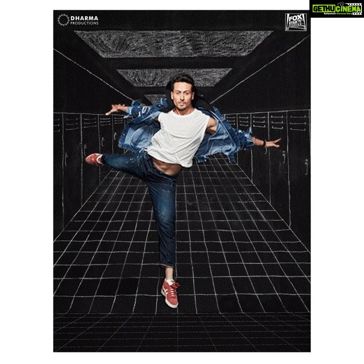 Tiger Shroff Instagram - Here we come 😊❤👊💫 #6MonthsToSOTY2 #BatchOf2018 @karanjohar @apoorva1972 @punitdmalhotra @ananyapanday @tarasutaria__ @dharmamovies @foxstarhindi