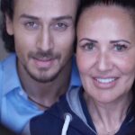 Tiger Shroff Instagram - Hope i come back to you every lifetime mother. So lucky to have you @ayeshashroff! #likeanyotherday❤ #happymothersday