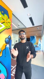 Tovino Thomas Instagram - Thallumaala swag 👋 @thallumaala @tovinothomas @kalyanipriyadarshan @shinetomchacko_official @khalidh.rahman @ashiqusman @parari_muhsin @rjmithun @nyla_usha @arfaz_iqbal @jeanmarkose #thallumaala #hit967 Hit 96.7 FM