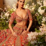 Vaani Kapoor Instagram - So happy to share that KALKI is now present in my home city, Delhi! Do check out their gorgeous NEW flagship store in South Ex, Part-2 ❤️ Also, all the brides to-be, checkout the beautiful lehengas from their Bridal Couture 2022-23, do check out! Stay tuned for their exclusive preview details on www.kalkifashion.com ✨ #kalkifashion #KALKIxVaaniKapoor
