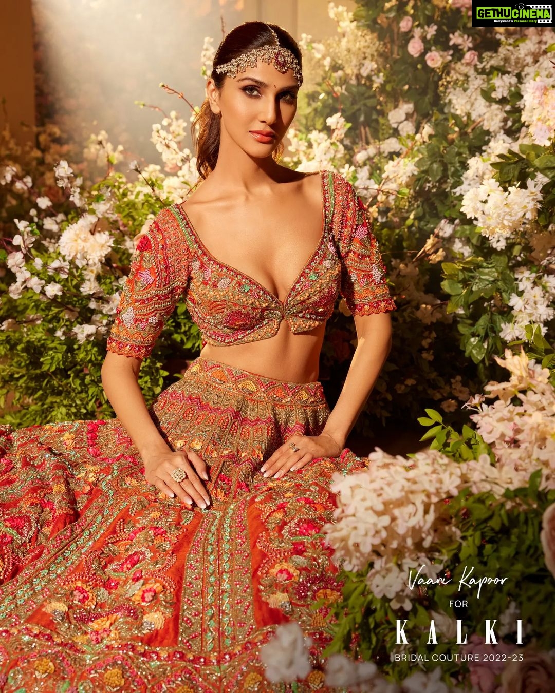 Vaani Kapoor Instagram - So happy to share that KALKI is now present in my home city, Delhi! Do check out their gorgeous NEW flagship store in South Ex, Part-2 ❤️ Also, all the brides to-be, checkout the beautiful lehengas from their Bridal Couture 2022-23, do check out! Stay tuned for their exclusive preview details on www.kalkifashion.com ✨ #kalkifashion #KALKIxVaaniKapoor