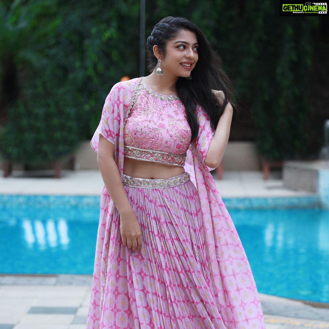 Varsha Bollamma Instagram - Feeling pinktastic ๐๐๐Outfit : @issadesignerstudio Pc @thescienceofphoto Styled by @officialanahita