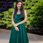 Varsha Bollamma Instagram – Sing Pachchadanamey/ Pachchai Niramein in your head and swipe left 🤓💚
 Styled by @officialanahita 
Outfit: @_prashantikumar_
Accessories: @accessoriesbyanandita 
Pics: @they_call_me_keshu
Location @hyattplacehyd
.
#green #outfitoftheday