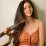 Vedhika Instagram – All happy things around me!

@dyson_india has launched the much awaited #AirwrapMultistyler, upgraded & re-engineered version of the OG #DysonAirwrap.

The long barrels help me style my thick hair to the T and the flyaway attachment is a blessing in this humid weather.

Stunning hair without any heat damage,whatelse can one ask for !!

#DysonHair#DysonIndia#Collaboration
Campaign – @miletalent