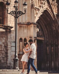 Vignesh Shivan Instagram - Love ❤️ Life ❤️😇 

Some lovely pictures from the super talented Spanish Photographer @kelmib 😍❤️ 

@gtholidays.in 
#valencia #spain #vacay