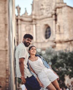 Vignesh Shivan Instagram - Love ❤️ Life ❤️😇 

Some lovely pictures from the super talented Spanish Photographer @kelmib 😍❤️ 

@gtholidays.in 
#valencia #spain #vacay