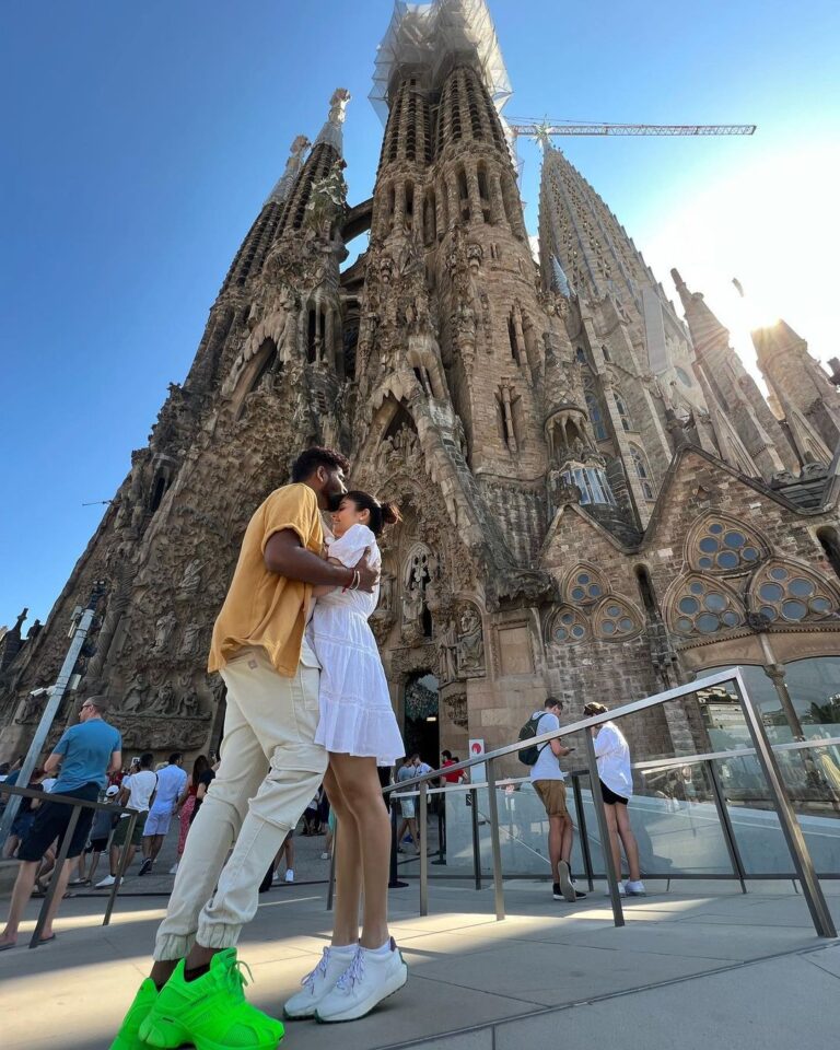 Vignesh Shivan Instagram - 🥰😍😘😘 #sacradafamilia #barcelona Cheers to @gtholidays.in for arranging an awesome photographer #Lola :) 🥳🥳🥳🥳 Barcelona, Spain