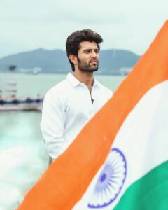 Vijay Deverakonda Instagram - We are Indians!!!
 
Happy. Proud. Free. Loving. Responsible.

Happy Independence Day India ❤️