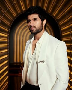 Vijay Deverakonda Instagram - Hey,
You all 🤗
Going on Mum's favourite show :)