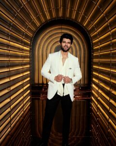 Vijay Deverakonda Instagram - Hey,
You all 🤗
Going on Mum's favourite show :)