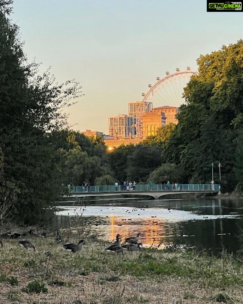 Vivek Oberoi Instagram - At my next stop, exploring, wandering and living. Namaste London 🙏🗺 #london #travel #summervibes London, United Kingdom