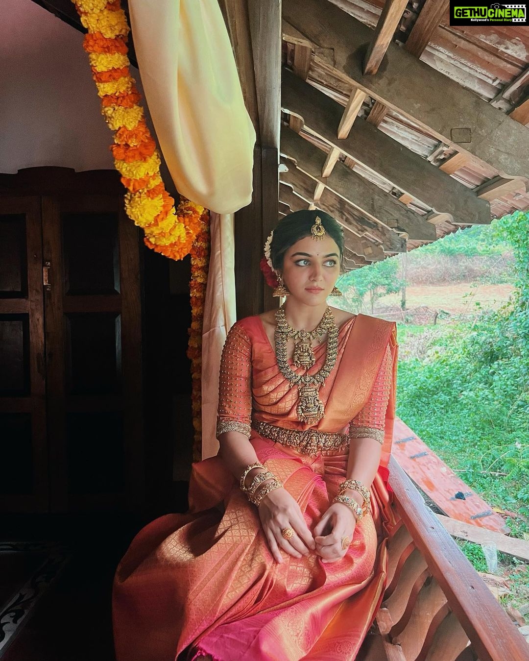 Wamiqa Gabbi Instagram - ♥️ Swipe right to see my selfie with @manju.warrier ♥️ Also, Shooting with @kalyanjewellers_official is always so much fun 🤘🏽😁