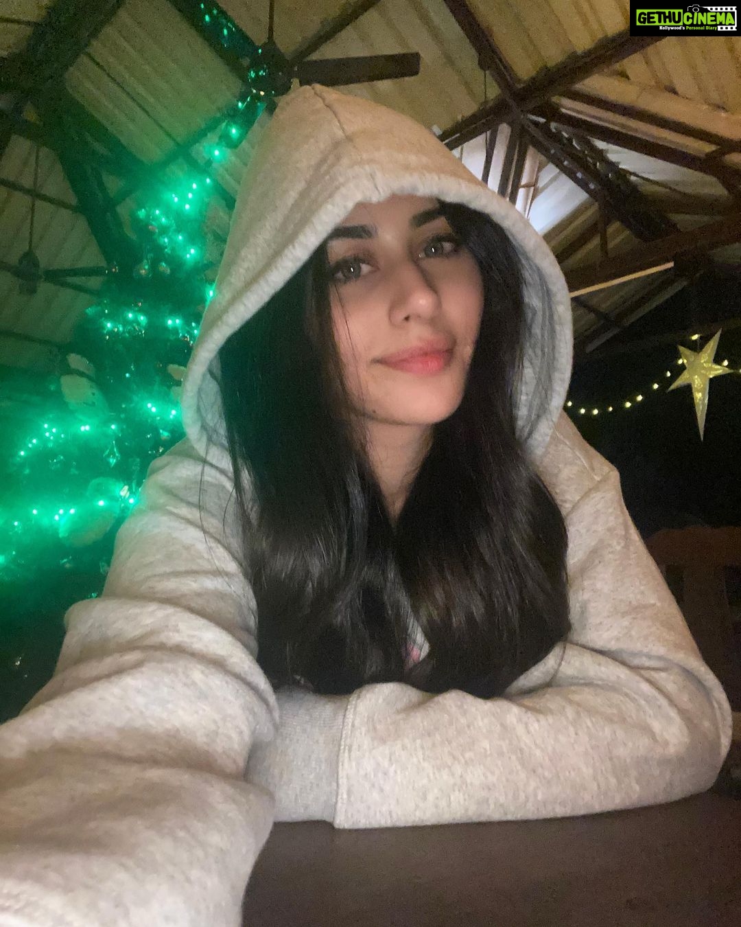 Warina Hussain Instagram - itβs getting chilly out here ππ Vagator, Goa