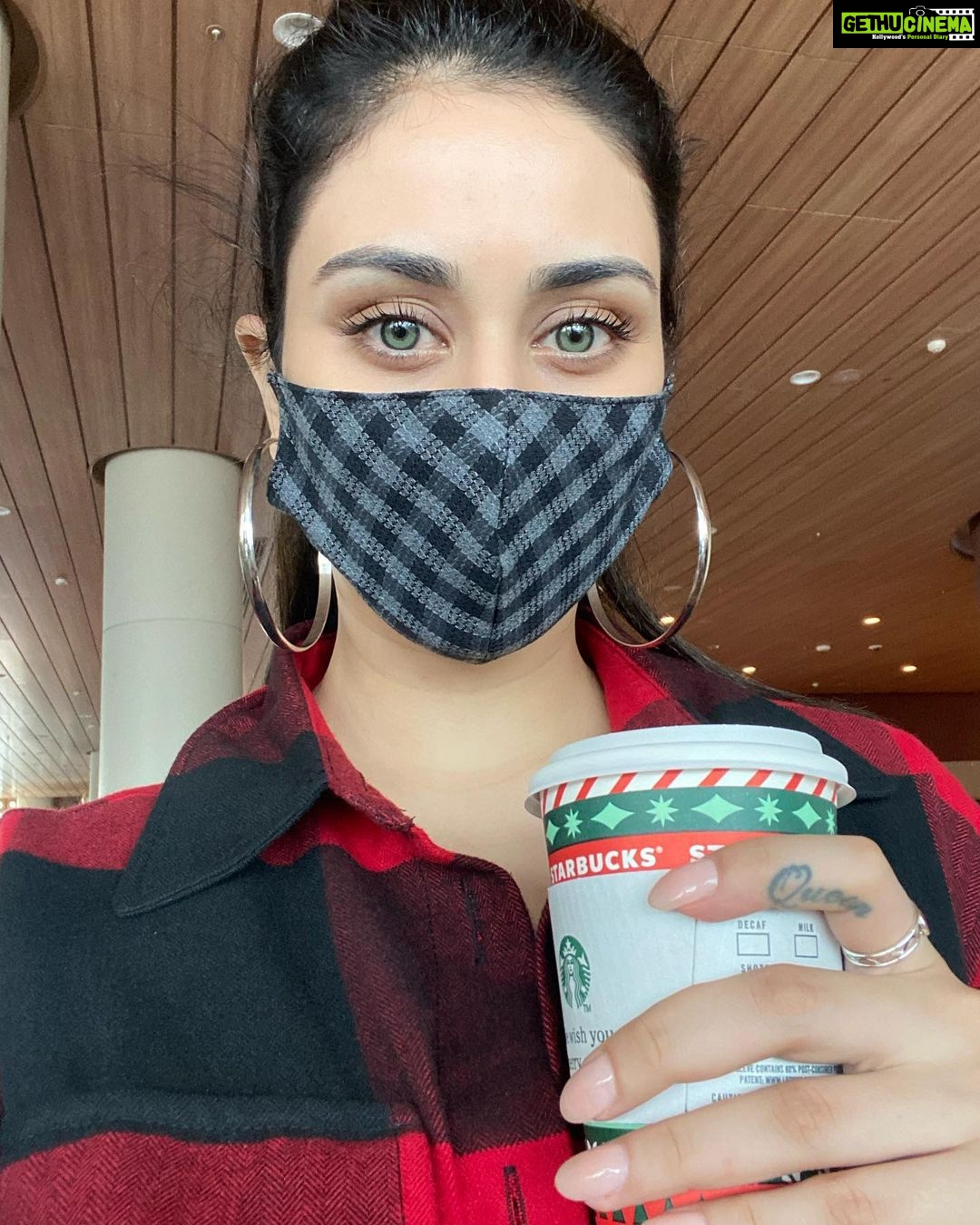 Warina Hussain - 241.1K Likes - my baby hair has a life of its own .. 😜✈️🌴🎥🎞🖤