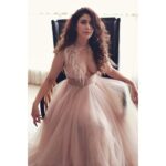 Warina Hussain Instagram - ...me again🙋🏻‍♀️👀 👑❓⏰😛 shot @advait_vaidya style @shru_birla outfit @supriamunjalofficial glam @cashmakeupartistry location @advait_vaidya @shayanitaliaofficial #okbye