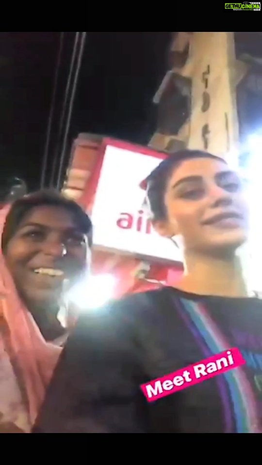 Warina Hussain Instagram - धीरे-धीरे से तेरा हुआ, हौले-हौले से तेरा हुआ🎶 That Smile! 🥰 Throw back to last year when me and Rani👸🏼 were singing on the lit streets of Lokhandwala on Diwali days✨ Let’s lift each other up! no money involved, just kindness and oneness, that’s the spirit of Diwali!! #reelitfeelit #reels #song #dheeredheerese #diwali2020 #celebration