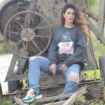 Warina Hussain Instagram - zarori nahi hum har photo mein sundar lagay 🤨 👕 @artblot.in