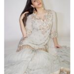 Warina Hussain Instagram - don’t mistake me for a demure damsel when I’m in this pretty lehenga. I’m a savage rebel no matter what I wear✨🥱 👗@arbyrheakapoor 💎 @kiara.jewelry 🐷 @shru_birla 💄+ 💇🏻‍♀️ @cashmakeupartistry