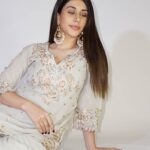 Warina Hussain Instagram - don’t mistake me for a demure damsel when I’m in this pretty lehenga. I’m a savage rebel no matter what I wear✨🥱 👗@arbyrheakapoor 💎 @kiara.jewelry 🐷 @shru_birla 💄+ 💇🏻‍♀️ @cashmakeupartistry