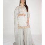 Warina Hussain Instagram - don’t mistake me for a demure damsel when I’m in this pretty lehenga. I’m a savage rebel no matter what I wear✨🥱 👗@arbyrheakapoor 💎 @kiara.jewelry 🐷 @shru_birla 💄+ 💇🏻‍♀️ @cashmakeupartistry