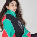 Warina Hussain Instagram - Do chillies make you feel hot? 🧥 @40sandshorties 💄 @artistrybykri