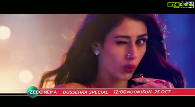 Warina Hussain Instagram - This Dussehra, get ready for blockbuster entertainment with Pandeyji. Watch the World Television Premiere of Dabangg 3 on Sunday, 25th October at 12 noon, only on @zeecinema #Dabangg3 #Dabangg3OnZeeCinema #Dabangg3On25thOctober #DussehraSpecial #SeeneMeinCinema #ZeeCinema @beingsalmankhan @aslisona @saieemmanjrekar @prabhudevaofficial @kichchasudeepa arbaazkhanofficial @maheshmanjrekar @nikhildwivedi25 @skfilmsofficial @saffron_bm