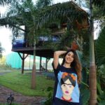 Warina Hussain Instagram – Frida kahlo , some grape juice and beauty @sula_vineyards , a perfect getaway from concrete jungle 🦦🏕🍇💜✨ 

#thesouceatsula #love #weekendmood #traveler #nashik #sulavineyards
