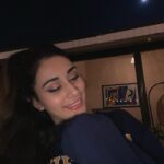 Warina Hussain Instagram - an unforgettable moonlight dinner 🖤 on the land of grapes 🥂#sulavineyards #thesouceatsula #nashikdiaries