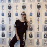 Warina Hussain Instagram – a last pic with my fav wallpaper ! wish I had taken more pictures with it .. appreciate every little thing in life before time runs out ! Every end is a new beginning 🏠🌈🦋 #housemoving #inside #planet #earth 👽👣