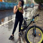Warina Hussain Instagram - I used to rent cycles in my childhood for 10 rupees per hour 😁 fav memory ! Learn to ride a bicycle🚲You will not regret it! pushin mom to start..