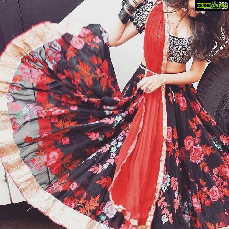 Warina Hussain Instagram - BLOOM 🌺 in @manishmalhotra05 ♥️