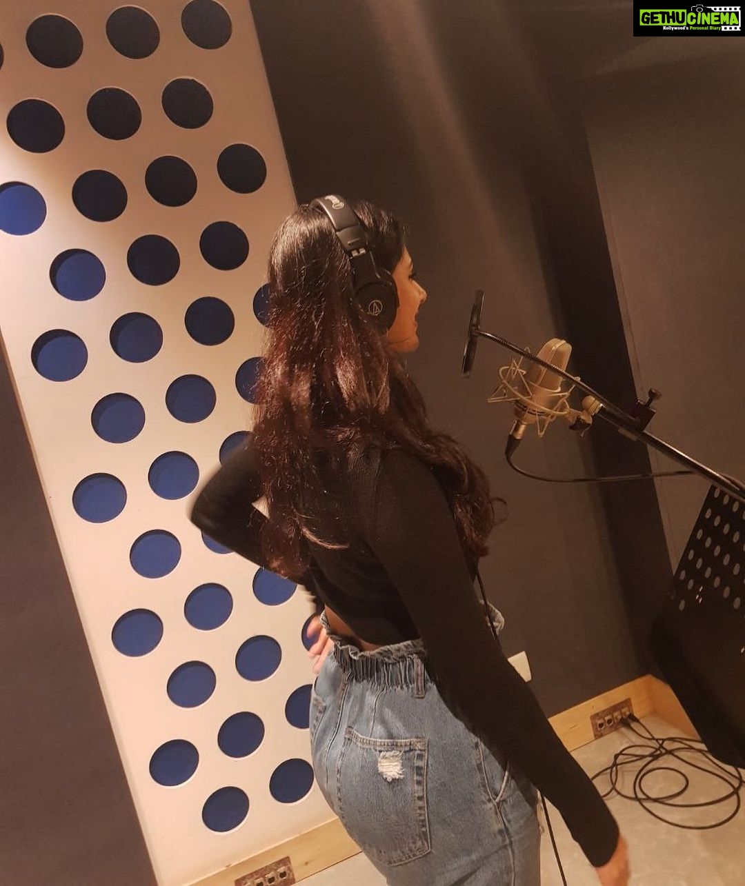Warina Hussain Instagram - creating 🎙 this time for my mother and my fellow 👽z ! i hope I can finish it before her birthday 🎁