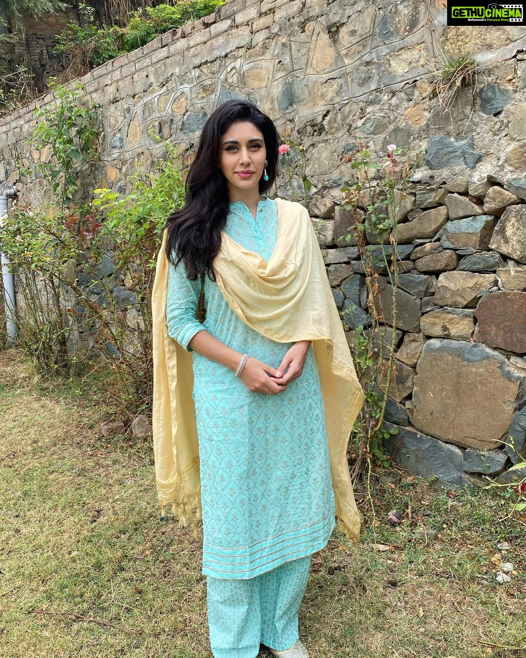 Warina Hussain Instagram - Eid-ul-Adha Mubarak 💫🌟