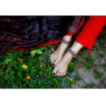 Warina Hussain Instagram - SWIPE LEFT to check out my favourite anklets✨ Aren't they pretty? Festive Fashion By @labelvarsha @designerayushkejriwal @studiogaaba ❤️ M&H 💄 @artistrybykri