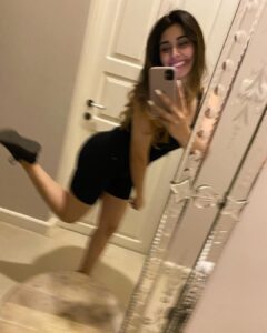 Warina Hussain Instagram - enjoy your own company 👻😈🤪 #bestfriend