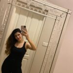 Warina Hussain Instagram - enjoy your own company 👻😈🤪 #bestfriend