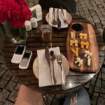 Warina Hussain Instagram – an unforgettable moonlight dinner 🖤 on the land of grapes 🥂#sulavineyards #thesouceatsula #nashikdiaries