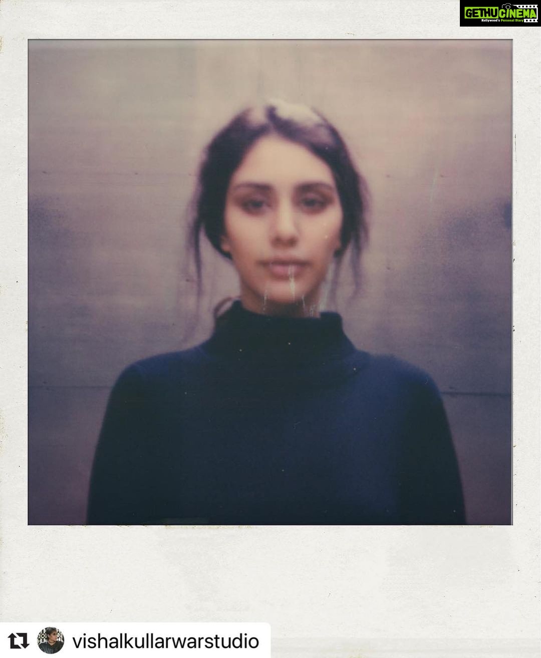 Warina Hussain Instagram - So , where is the world at with inventing time machines 👽 @polaroid