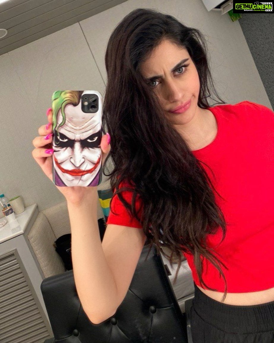 Warina Hussain - 224.8K Likes - YES , I am a nice person 🤡 but if you cross the line too many times everything can change quickly !! #joker