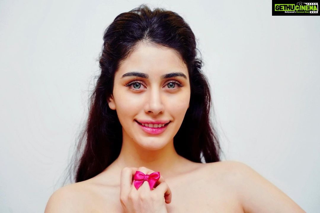 Warina Hussain Instagram - I am a strong woman because a strong woman raised me 💝 #womensday