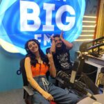 Warina Hussain Instagram – #throwback to my visit at @bigfmindia 🎶🤟🏼 discussed some serious stuff like Lokhandwala’s momos and it’s hot sauce 😝