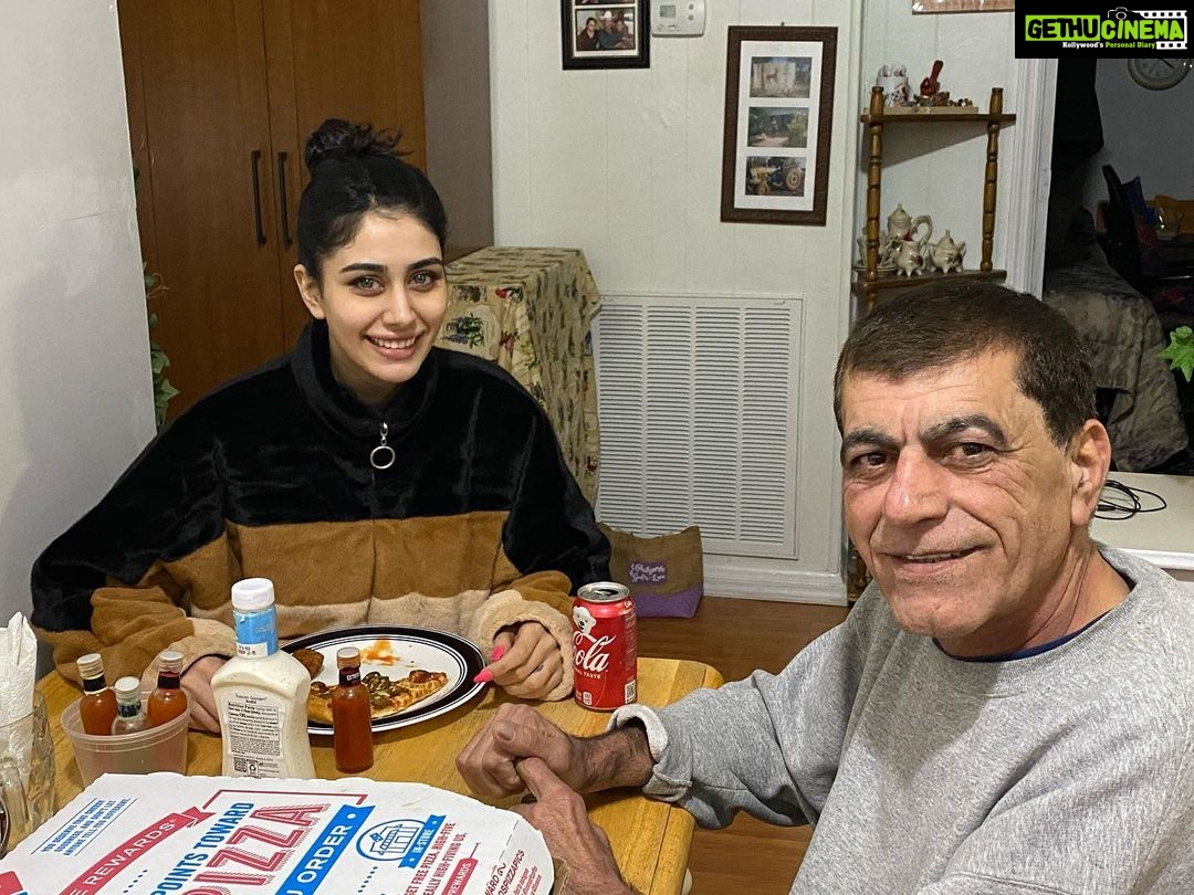Warina Hussain Instagram - Dad 🙆🏻♀️🖤 01.01.2020 Nashville, Tennessee
