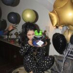Warina Hussain Instagram - It was 11:11 when I came from heaven👽🤙🏼 Aliens Forever 💋 thank u for the cake @mishmashbakery loved the spaceship !!