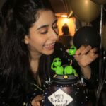 Warina Hussain Instagram - It was 11:11 when I came from heaven👽🤙🏼 Aliens Forever 💋 thank u for the cake @mishmashbakery loved the spaceship !!