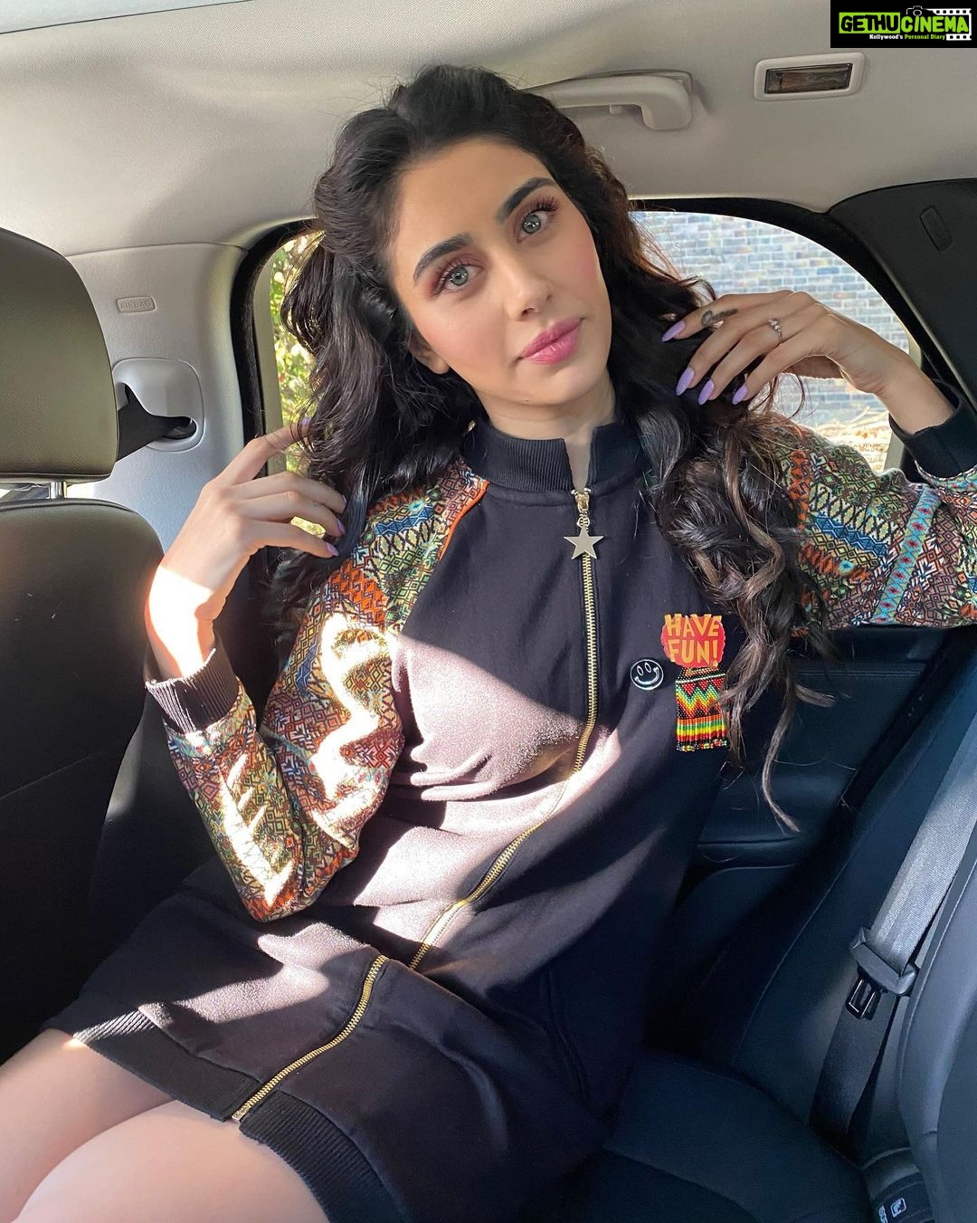 Warina Hussain - 227.2K Likes - ⭐️