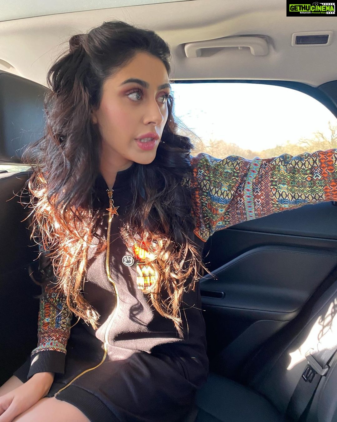 Warina Hussain - 227.2K Likes - ⭐️